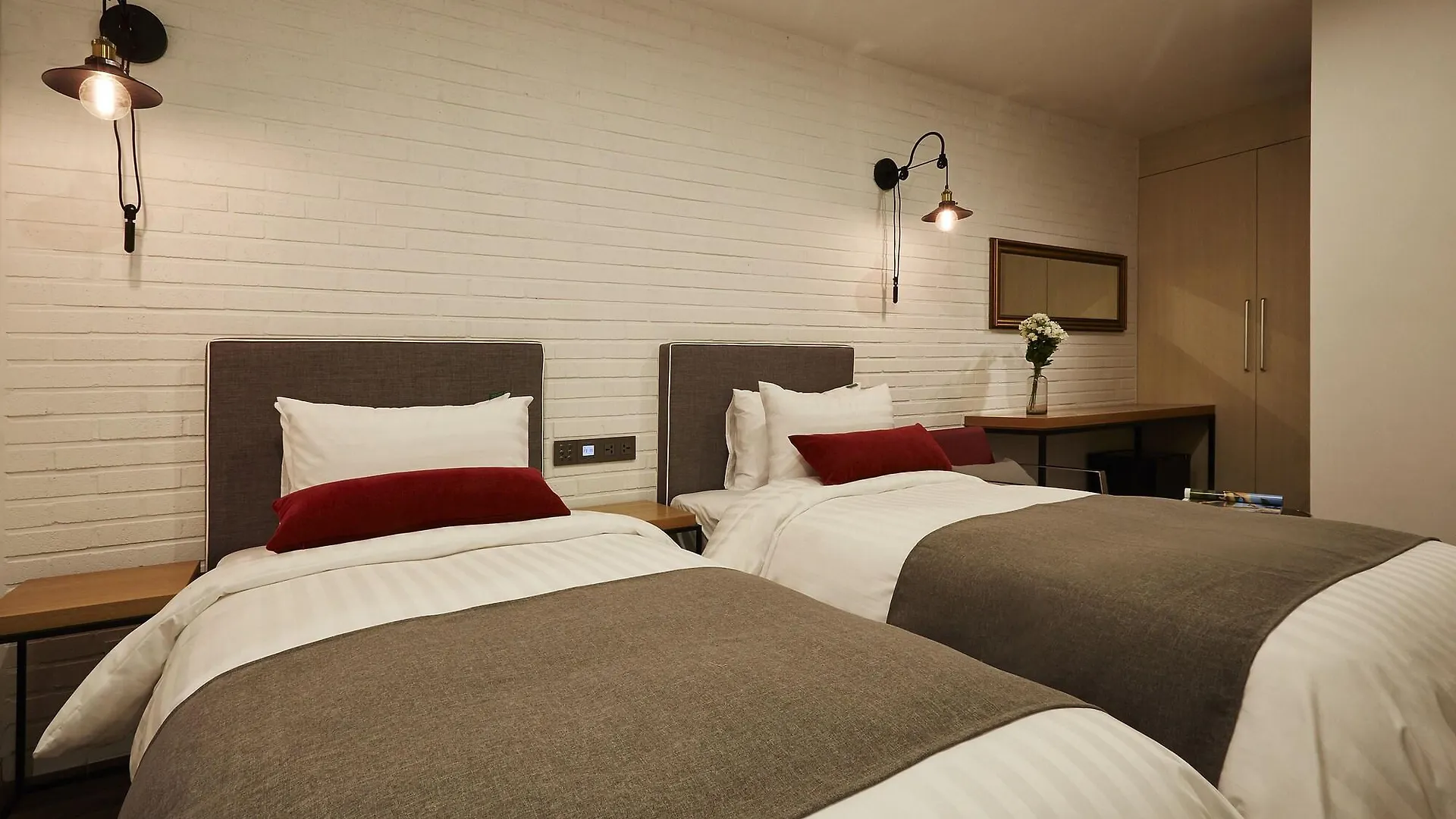 Urban Island Hotel Jeju 4*,